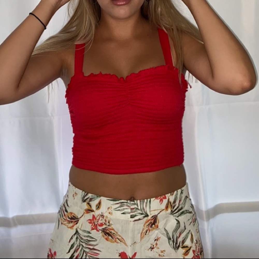 FOREVER 21 | Red scrunchy crop top size L